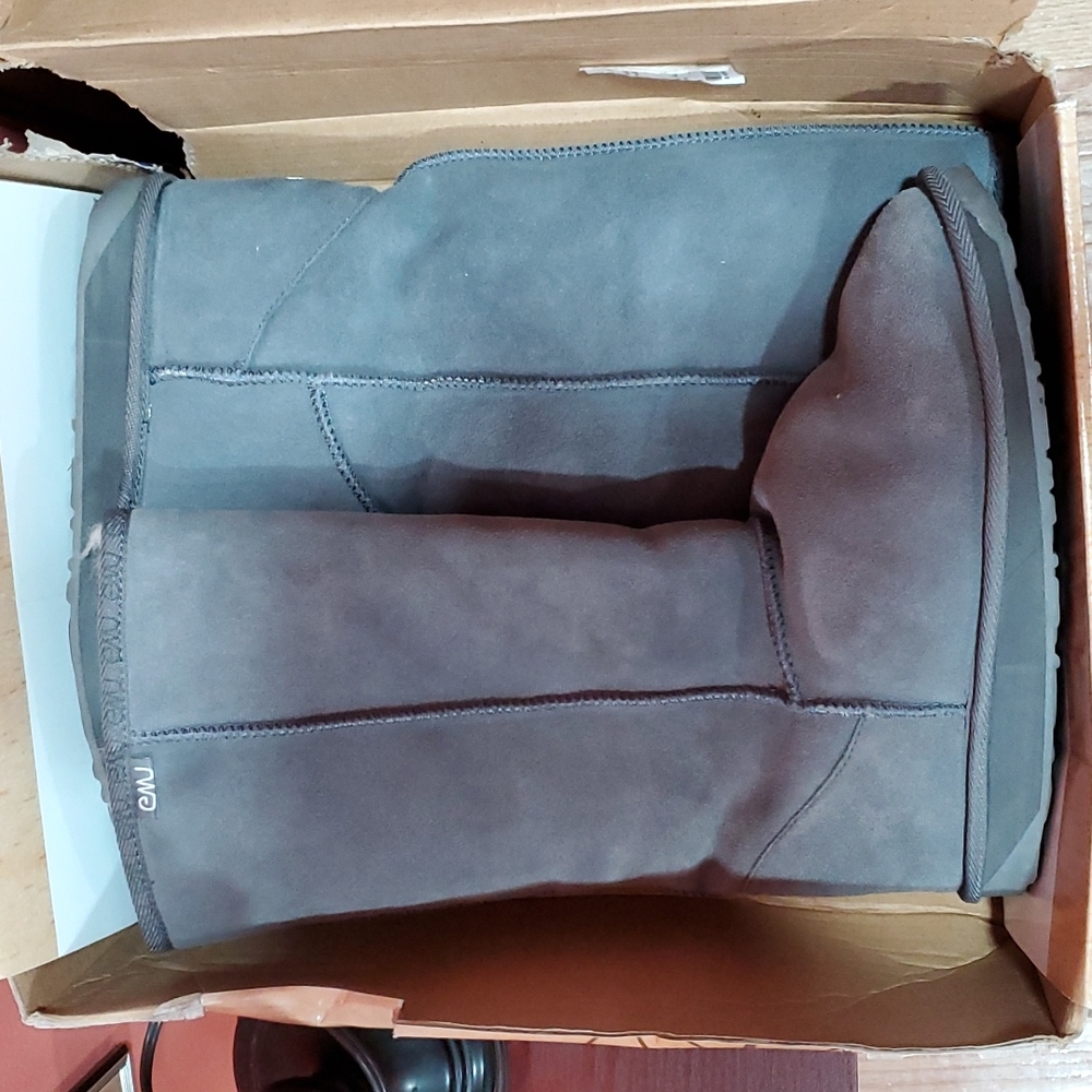 Grey boots